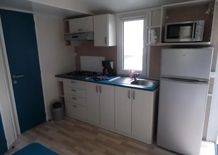 Eifellux キャンプ場 *